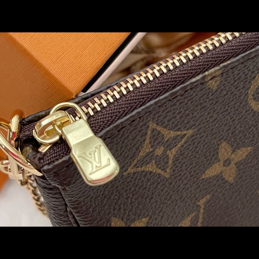 🌸🌼Louis Vuitton Mini Pochette - New!!